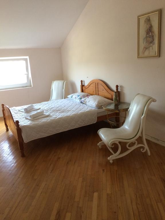 Guest House One Two Three Тбилиси Стая снимка