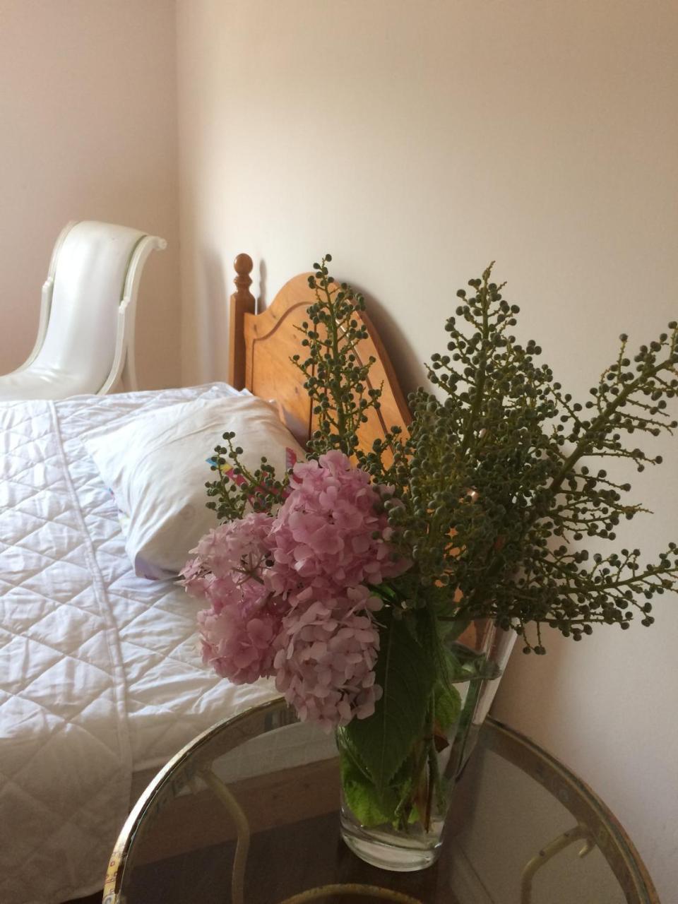Guest House One Two Three Тбилиси Стая снимка